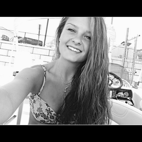 Meet your Posher, Emily - Picture 1 of 1